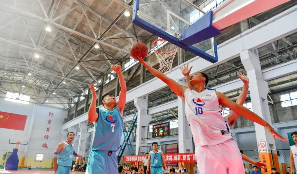 泰山钢铁集团举行庆祝“国庆节”职工篮球比赛